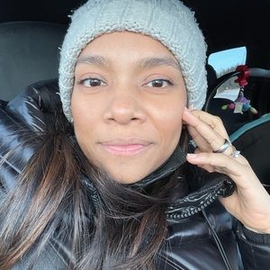 Meet your Posher, Dina